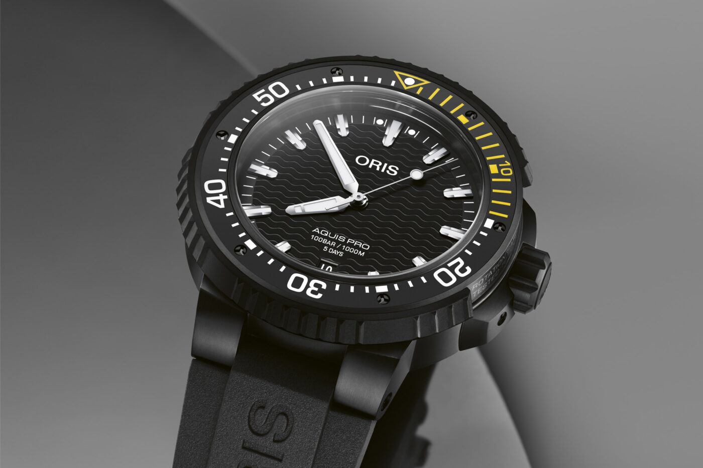 oris aquis date calibre 400 black